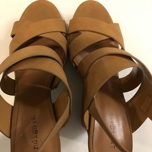 Simone 7 1/2 wedges in very good condition